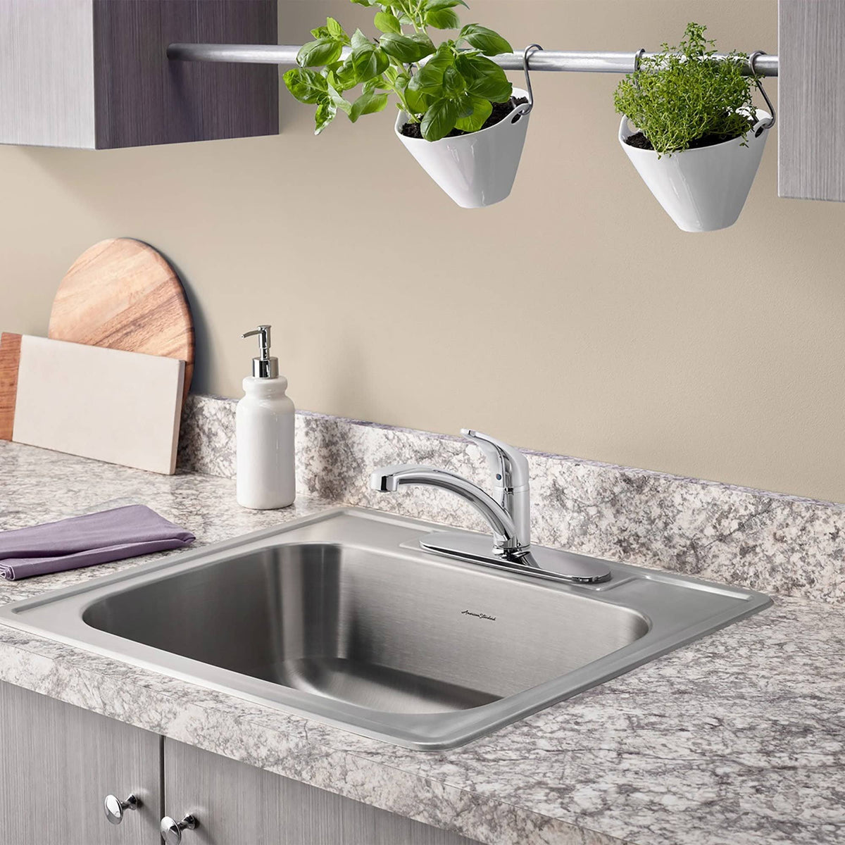 Single-Handle Kitchen Faucet X34208