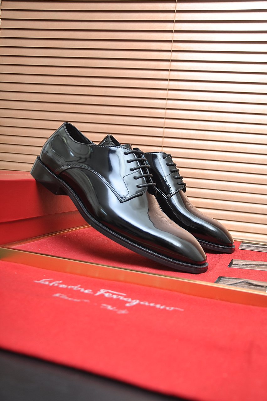 Ferragamo Black Leather Lace-Up Dress Shoes